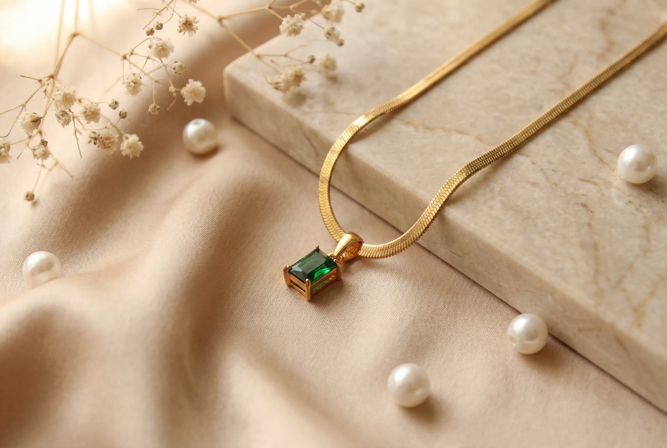Emerald Glow Rectangle Pendant Necklace