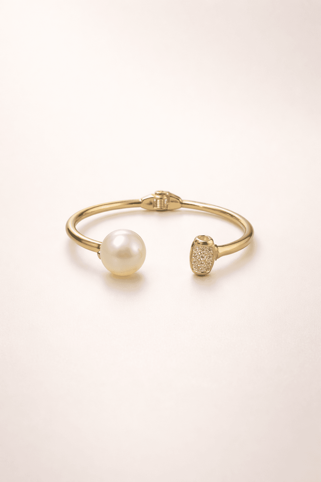 Pearl Glow Minimal Bracelet